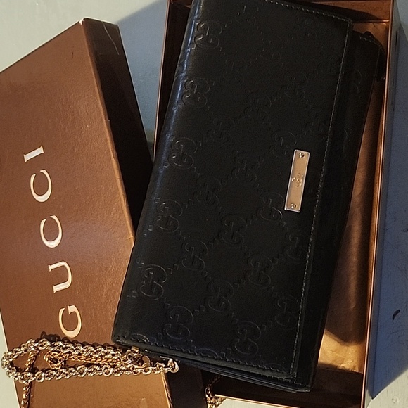 Gucci Handbags - Authentic Gucci Leather Wallet w detachable chains 46"and 18" 7.5x1.5x4" Box Inc
